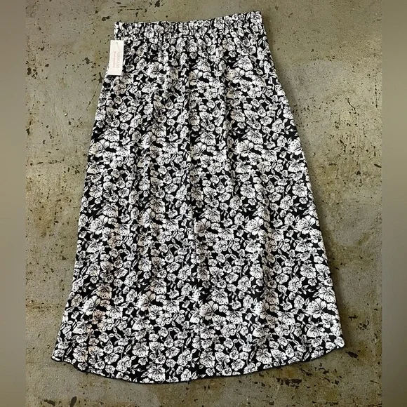 NWT Retrology Floral Black and White Midi Women's Skirt Size Medium - Picture 6 of 8
